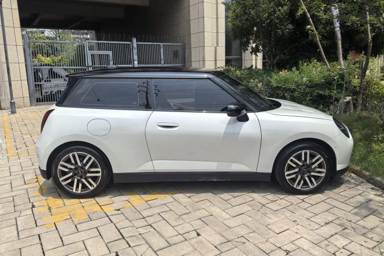Used MINI Electric COOPER 2024 456km COOPER E Classic Edition Exterior 3