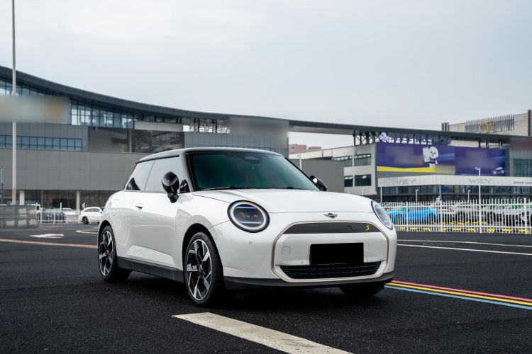 Used MINI Electric COOPER 2024 452km COOPER SE Artist Exterior 4