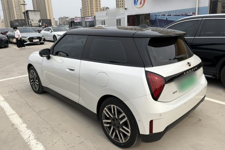 Used MINI Electric COOPER 2024 456km COOPER E Classic Edition Exterior 4