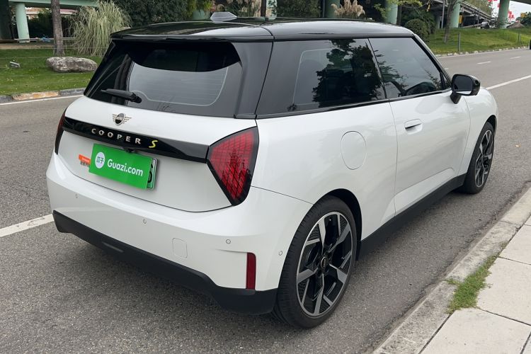 Used MINI Electric COOPER 2024 452km COOPER SE Artist Exterior 4