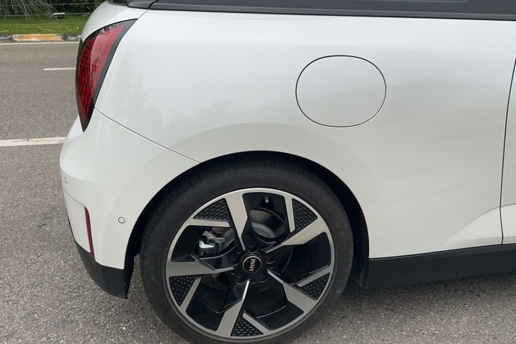 Used MINI Electric COOPER 2024 452km COOPER SE Artist Exterior 5