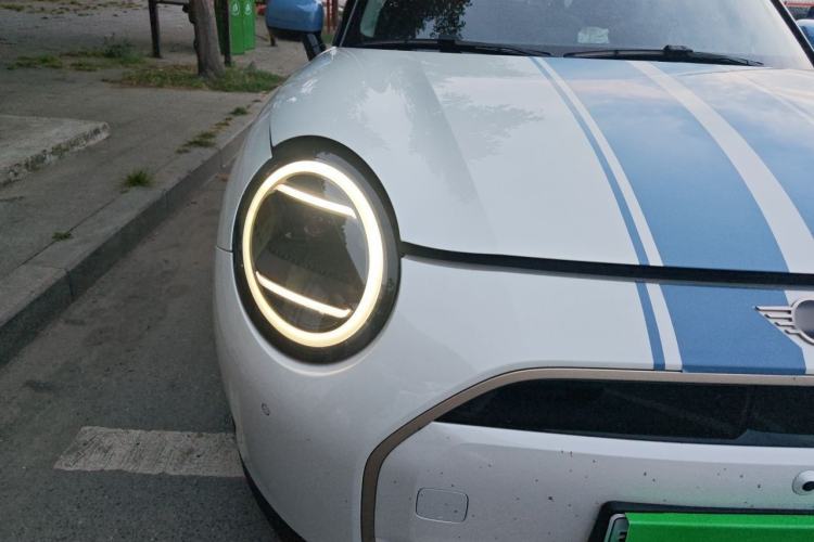Used MINI Electric COOPER 2024 452km COOPER SE Artist Exterior 6