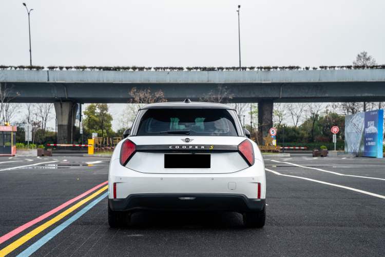 Used MINI Electric COOPER 2024 452km COOPER SE Artist Exterior 6