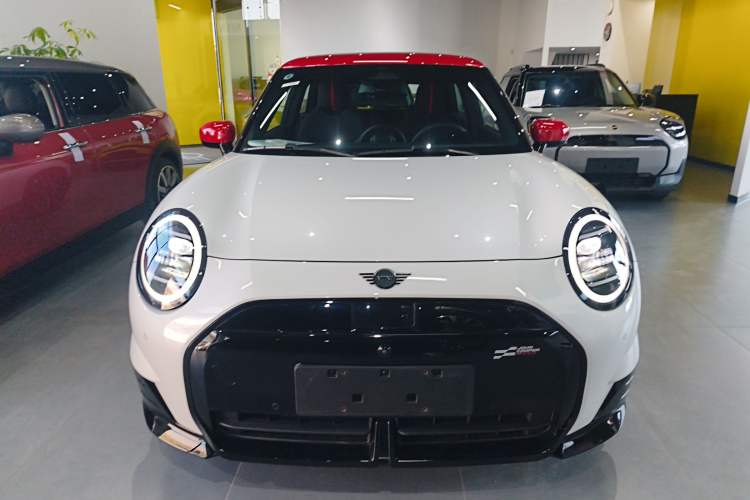 Used MINI Electric COOPER 2024 452km COOPER SE Racing Driver Front