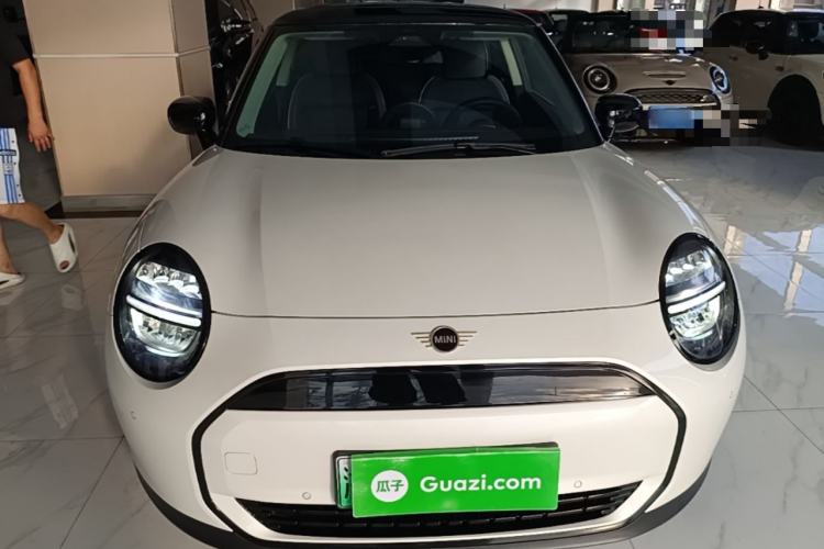 Used MINI Electric COOPER 2024 456km COOPER E Classic Edition Front