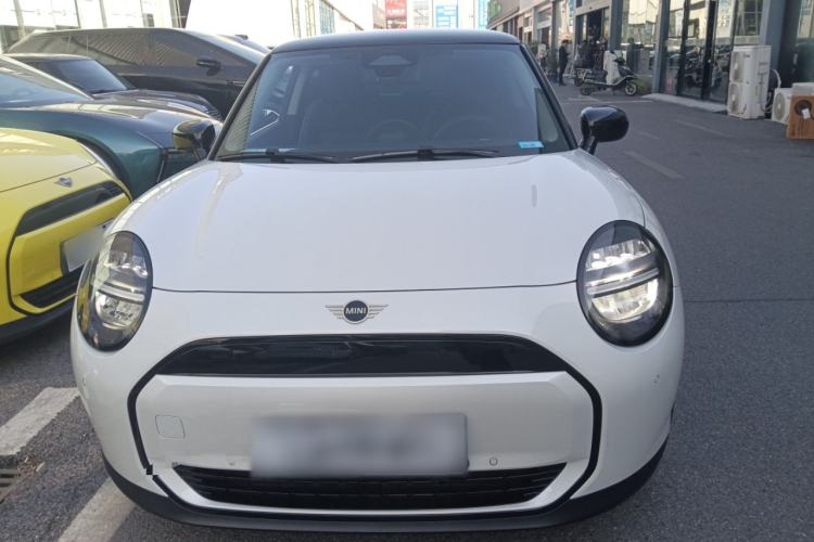 Used MINI Electric COOPER 2024 456km COOPER E Classic Edition Front