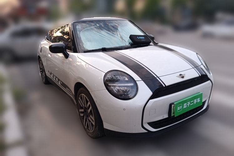 Used MINI Electric COOPER 2024 456km COOPER E Classic Edition Front Right 45 Deg
