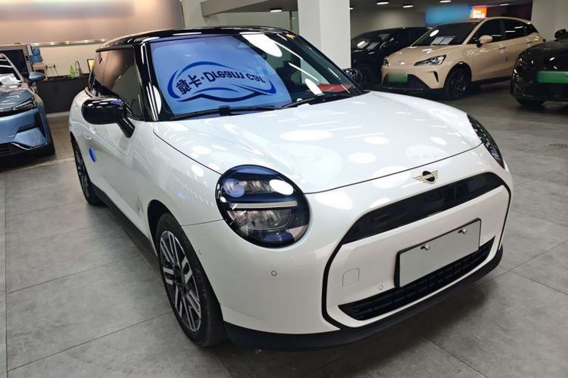 Used MINI Electric COOPER 2024 456km COOPER E Classic Edition Front Right 45 Deg