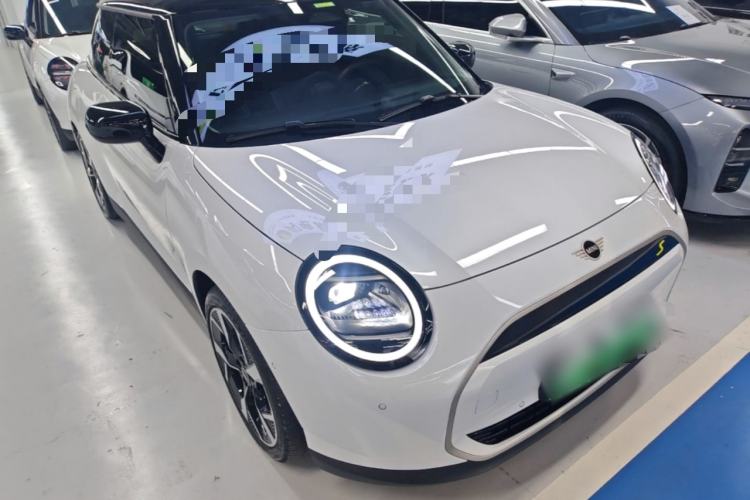 Used MINI Electric COOPER 2024 452km COOPER SE Artist Front Right 45 Deg