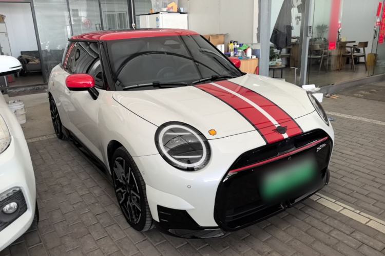 Used MINI Electric COOPER 2024 452km COOPER SE Racing Driver Front Right 45 Deg