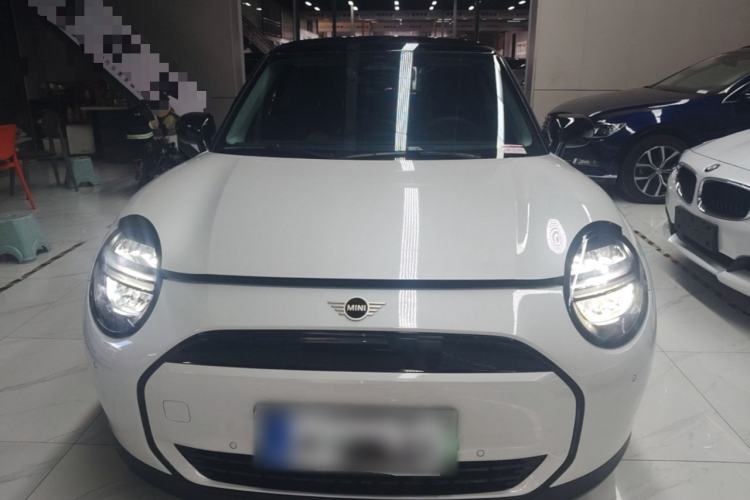 Used MINI Electric COOPER 2024 456km COOPER E Classic Edition Front