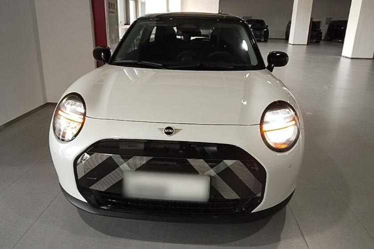 Used MINI Electric COOPER 2024 456km COOPER E Classic Edition Front