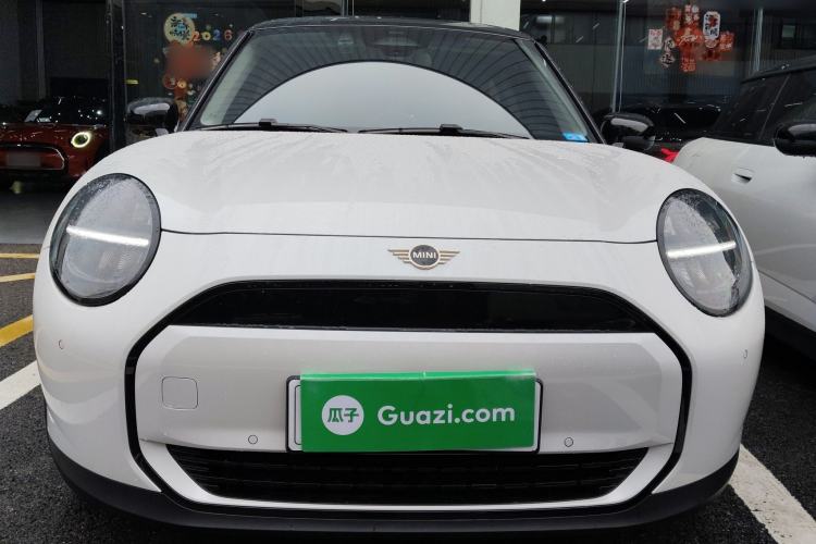 Used MINI Electric COOPER 2024 456km COOPER E Classic Edition Front