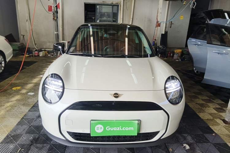 Used MINI Electric COOPER 2024 456km COOPER E Classic Edition Front