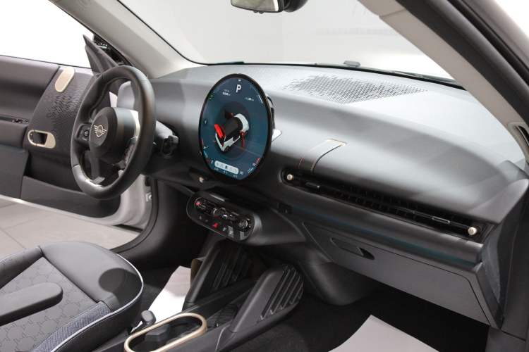 Used MINI Electric COOPER 2024 456km COOPER E Classic Edition Interior 10