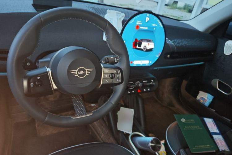 Used MINI Electric COOPER 2024 452km COOPER SE Artist Interior 2