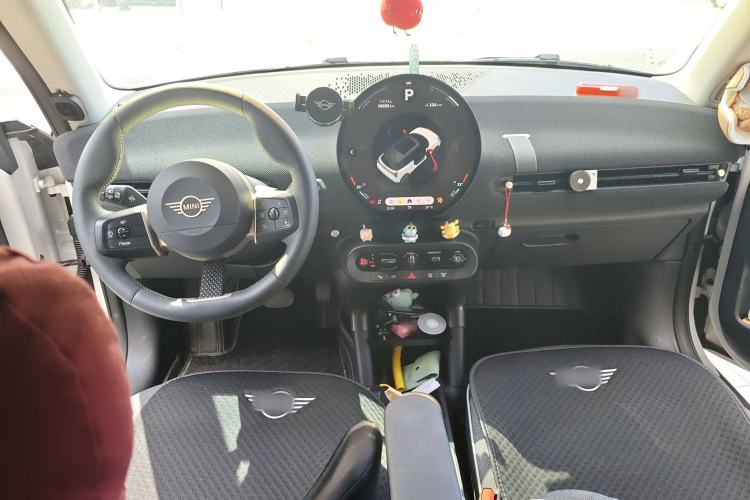 Used MINI Electric COOPER 2024 452km COOPER SE Artist Interior 2