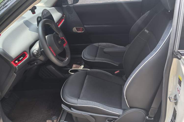 Used MINI Electric COOPER 2024 456km COOPER E Classic Edition Interior 2