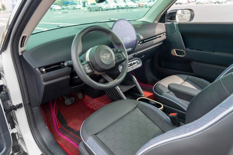 Used MINI Electric COOPER 2024 452km COOPER SE Artist Interior 3
