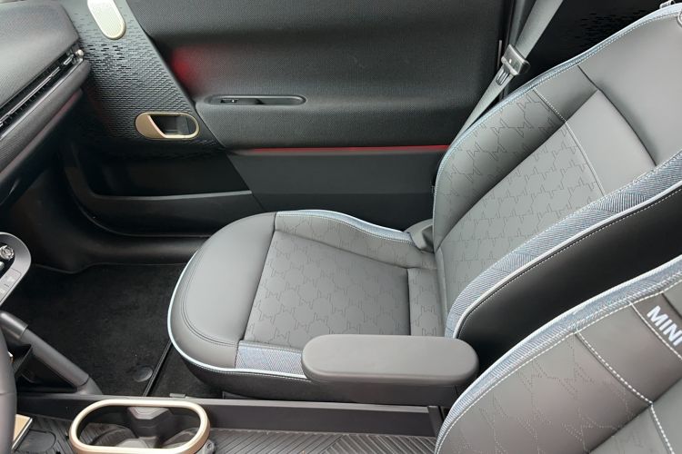 Used MINI Electric COOPER 2024 452km COOPER SE Artist Interior 3