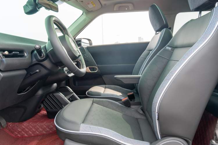 Used MINI Electric COOPER 2024 452km COOPER SE Artist Interior 5