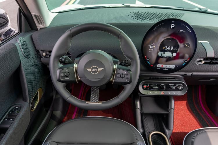 Used MINI Electric COOPER 2024 452km COOPER SE Artist Interior 6