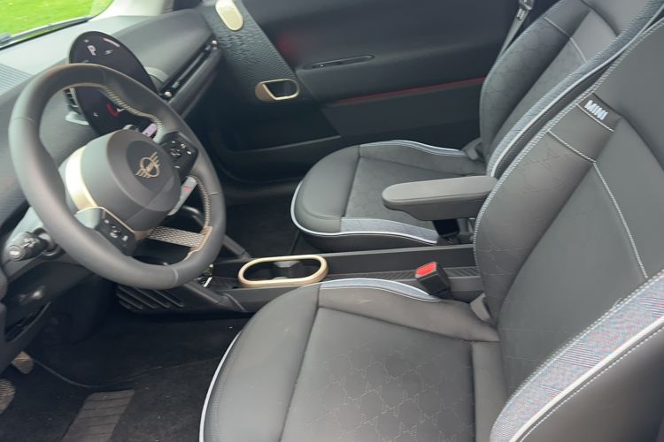 Used MINI Electric COOPER 2024 452km COOPER SE Artist Interior 7