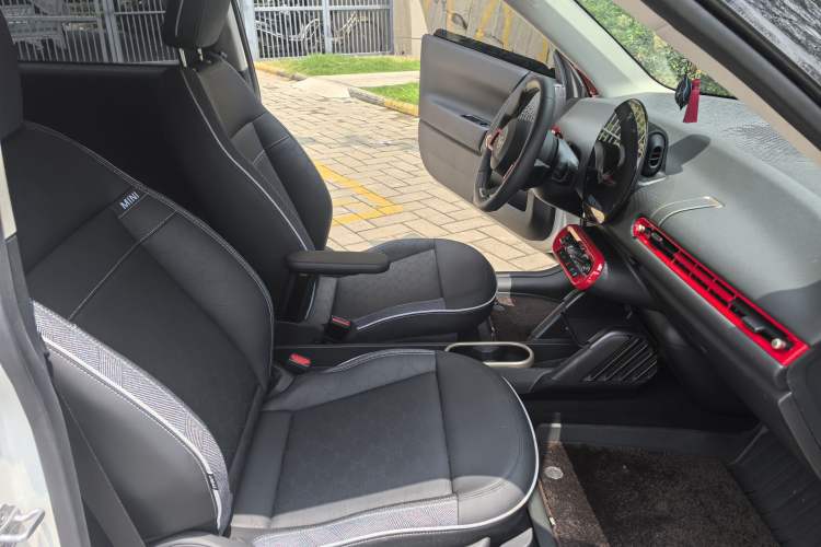 Used MINI Electric COOPER 2024 456km COOPER E Classic Edition Interior 8