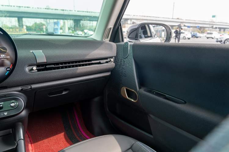 Used MINI Electric COOPER 2024 452km COOPER SE Artist Interior 9