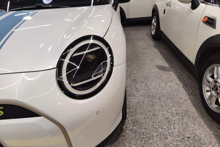 Used MINI Electric COOPER 2024 452km COOPER SE Artist Left Front Headlight