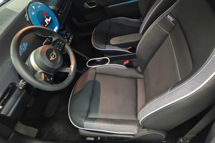 Used MINI Electric COOPER 2024 452km COOPER SE Artist Left Front Seat