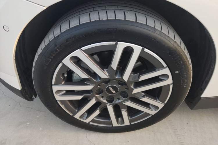 Used MINI Electric COOPER 2024 456km COOPER E Classic Edition Left Front Wheel Hub