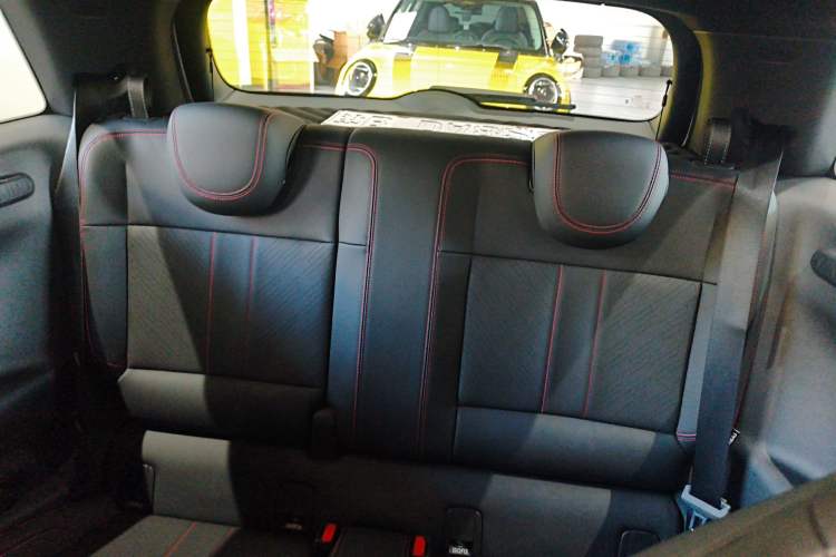 Used MINI Electric COOPER 2024 452km COOPER SE Racing Driver Left Rear Seat