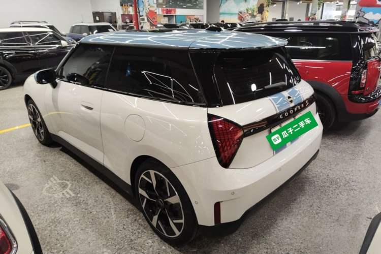 Used MINI Electric COOPER 2024 452km COOPER SE Artist Rear Left 45 Deg