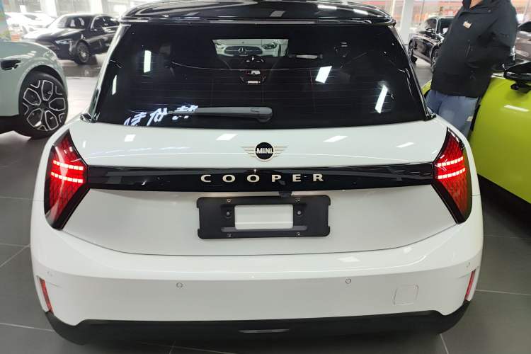 Used MINI Electric COOPER 2024 456km COOPER E Classic Edition Rear
