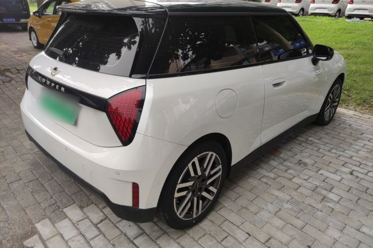 Used MINI Electric COOPER 2024 456km COOPER E Classic Edition Rear Right 45 Deg
