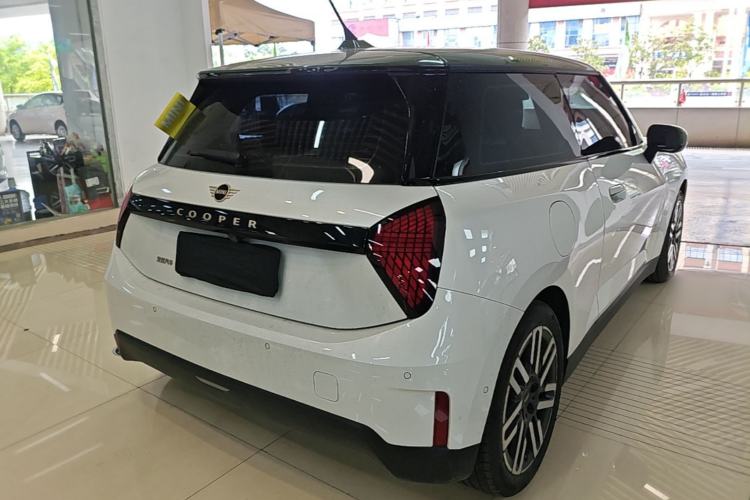 Used MINI Electric COOPER 2024 456km COOPER E Classic Edition Rear Right 45 Deg