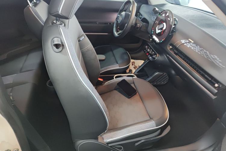 Used MINI Electric COOPER 2024 456km COOPER E Classic Edition Right Front Seat