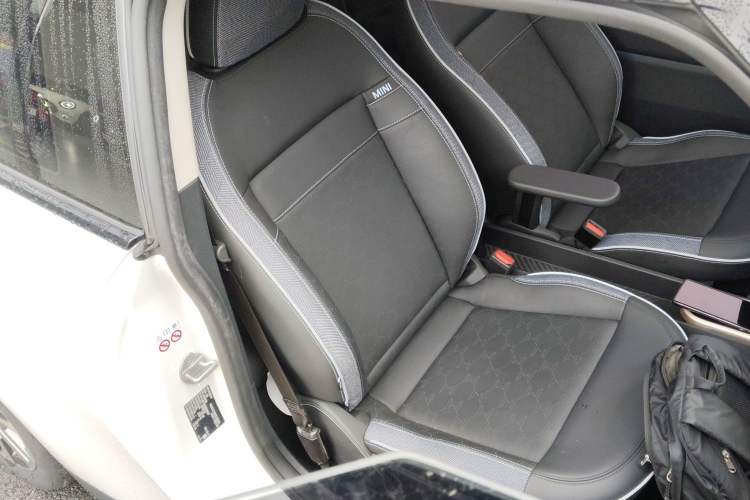 Used MINI Electric COOPER 2024 456km COOPER E Classic Edition Right Front Seat