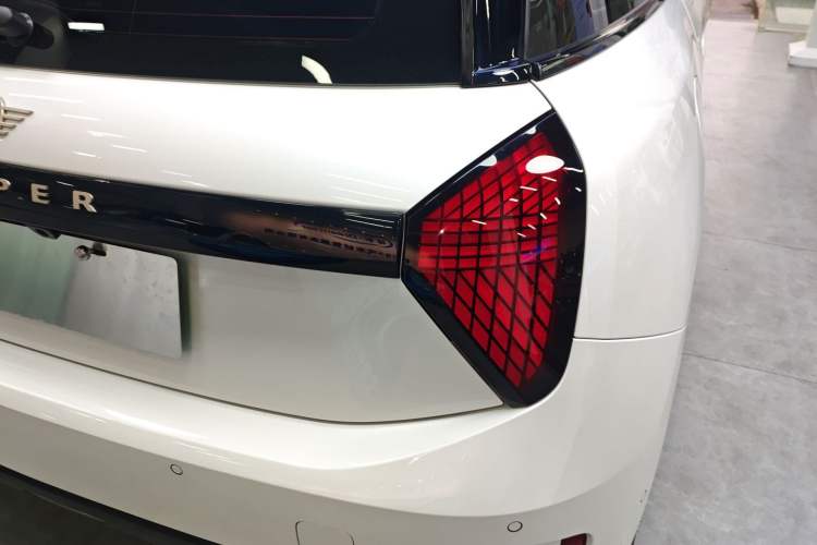 Used MINI Electric COOPER 2024 456km COOPER E Classic Edition Right Rear Taillight