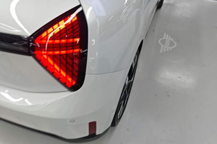 Used MINI Electric COOPER 2024 452km COOPER SE Artist Right Rear Taillight