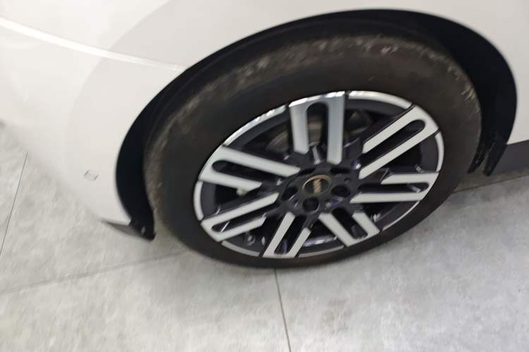 Used MINI Electric COOPER 2024 456km COOPER E Classic Edition Right Rear Wheel Hub