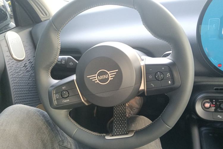 Used MINI Electric COOPER 2024 456km COOPER E Classic Edition Steering Wheel