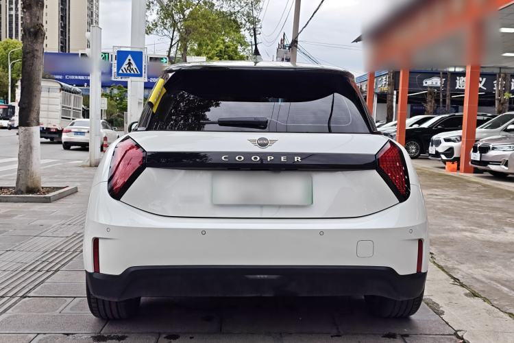 Used MINI Electric COOPER 2024 456km COOPER E Classic Edition Trunk