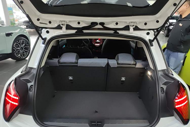 Used MINI Electric COOPER 2024 456km COOPER E Classic Edition Trunk