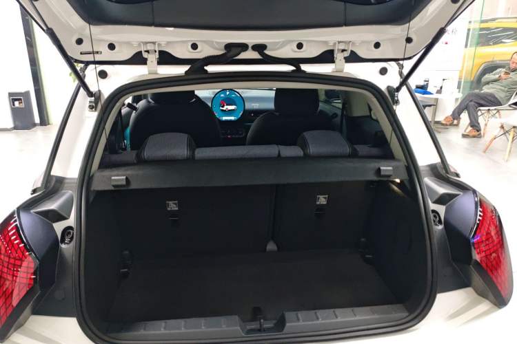 Used MINI Electric COOPER 2024 456km COOPER E Classic Edition Trunk