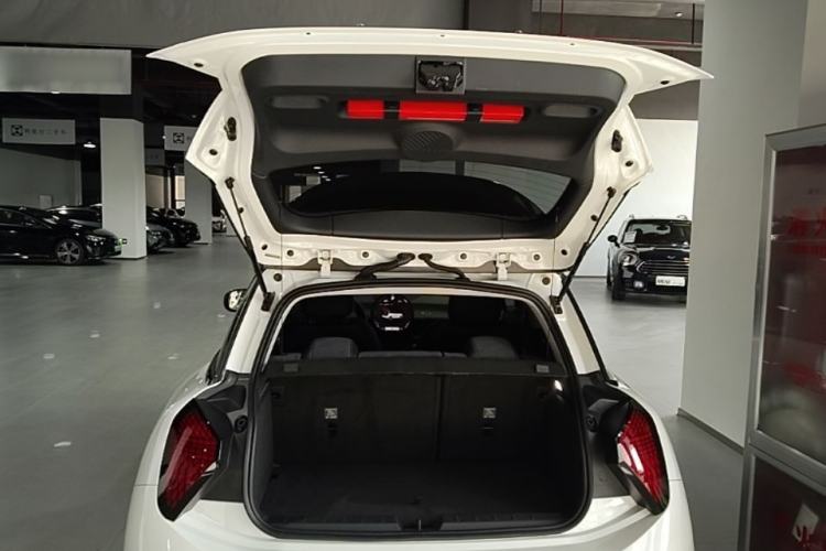 Used MINI Electric COOPER 2024 456km COOPER E Classic Edition Trunk