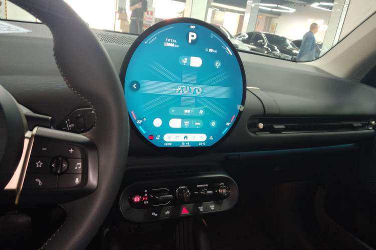 Used MINI Electric COOPER 2024 456km COOPER E Classic Edition Audio And AC Panel