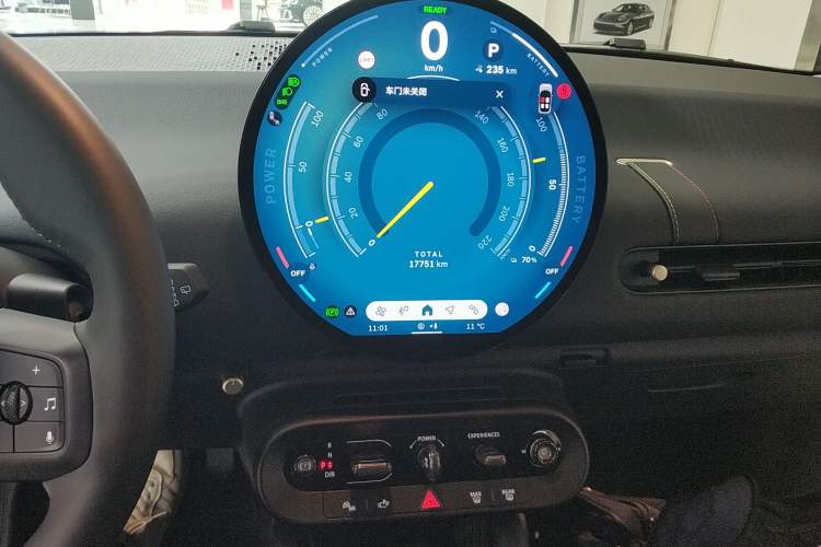 Used MINI Electric COOPER 2024 456km COOPER E Classic Edition Audio And AC Panel