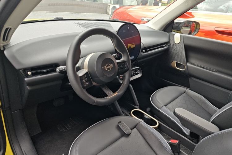 Used MINI Electric COOPER 2024 456km COOPER E Classic Edition Center Console